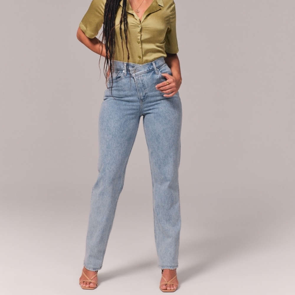 Abercrombie Curve Love 90s Straight Ultra High Rise with cross front